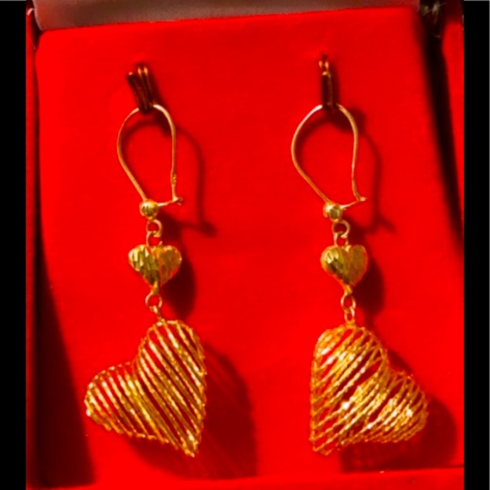 14K yellow Saudi gold mesh cut heart earrings